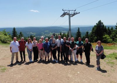 Die Delegationen der Städte Lapy und Schwarzenberg haben sich zum Gruppenfoto aufgestellt